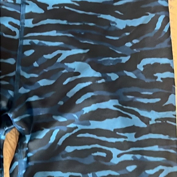 FABLETICS WOMEN'S Blue Camo Print Stretch Leggings - Picture 5 of 13